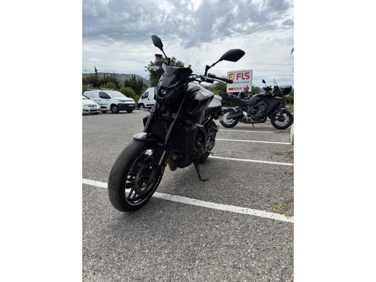YAMAHA MT-09