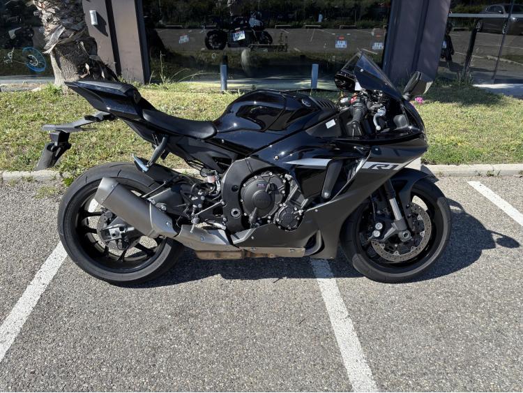 YAMAHA YZF 1000 R1