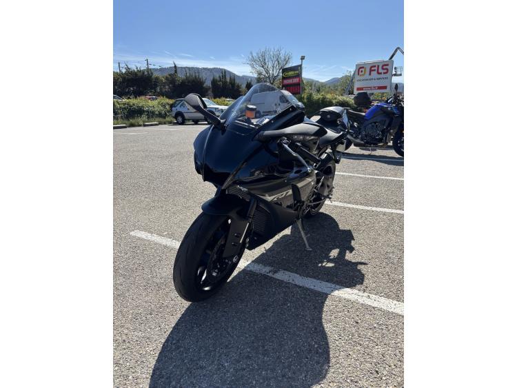 YAMAHA YZF 1000 R1
